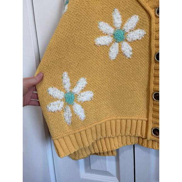 Pol Yellow Daisy V-Neck Oversized Soft Cardigan Size Medium - Picture 3 of 6